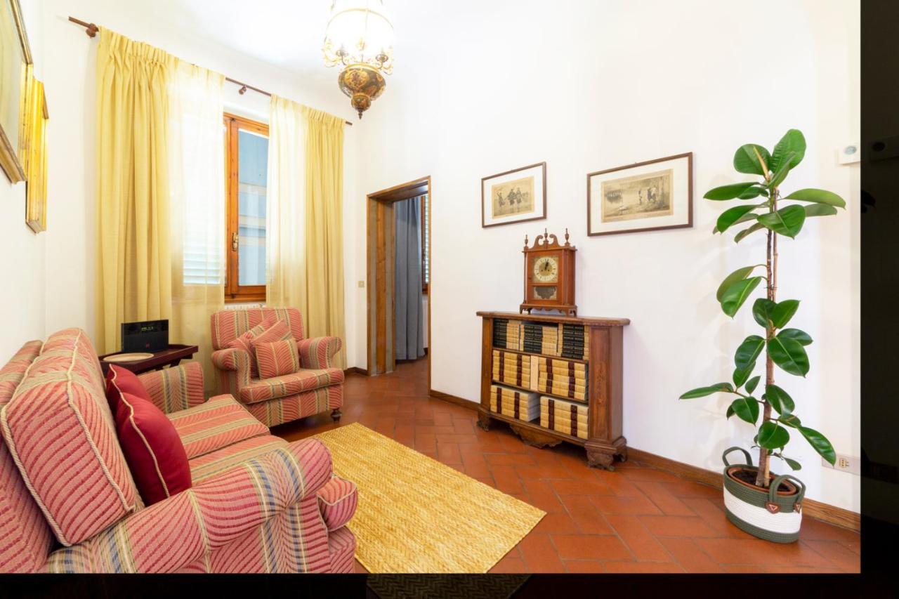 110 Sqm Apartment 6 Sleeps In Santa Croce Florença Exterior foto