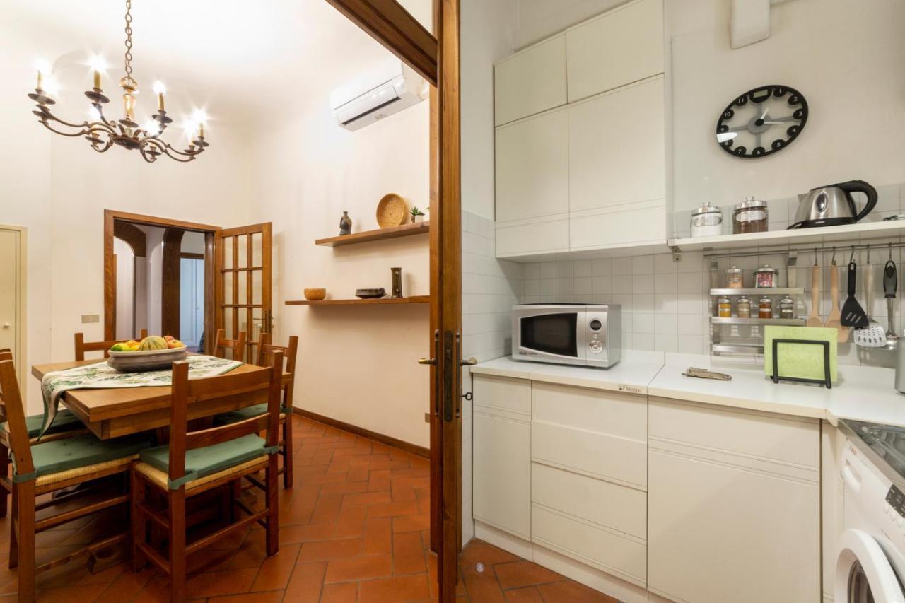 110 Sqm Apartment 6 Sleeps In Santa Croce Florença Exterior foto