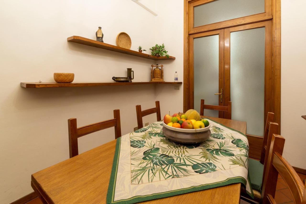 110 Sqm Apartment 6 Sleeps In Santa Croce Florença Exterior foto