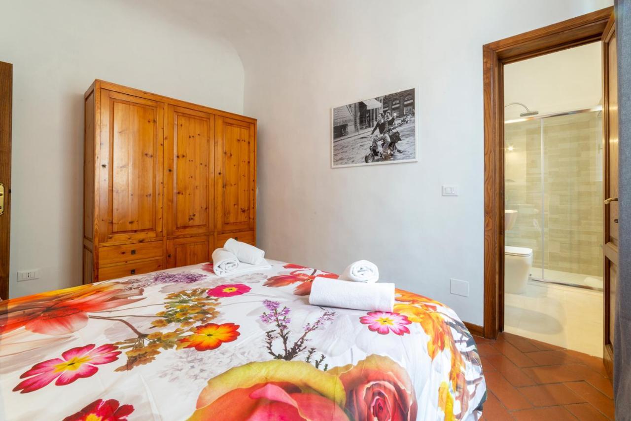 110 Sqm Apartment 6 Sleeps In Santa Croce Florença Exterior foto