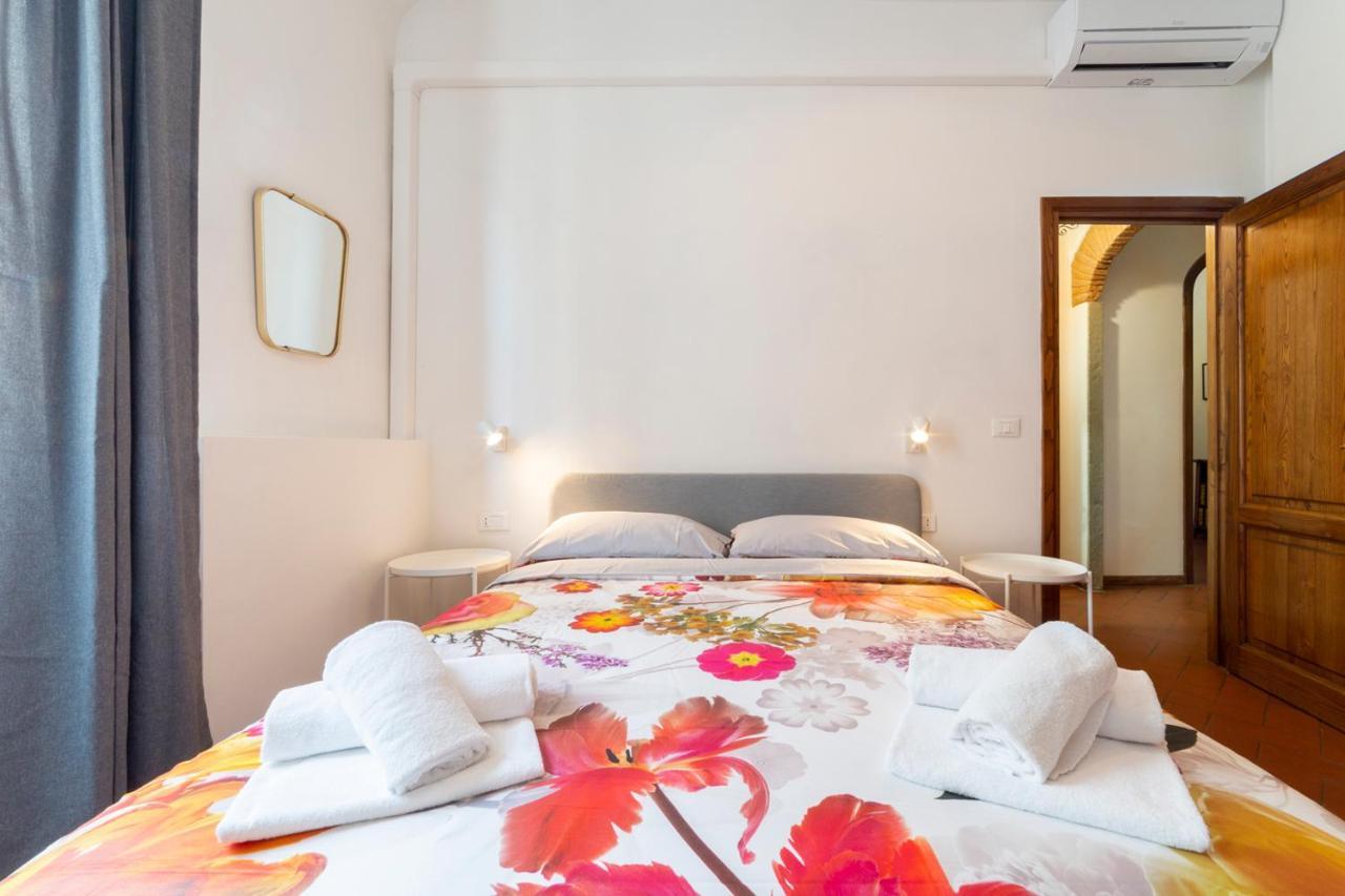 110 Sqm Apartment 6 Sleeps In Santa Croce Florença Exterior foto